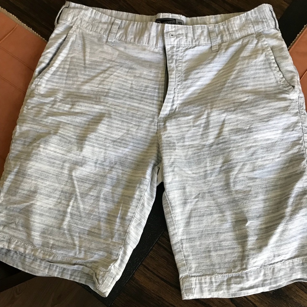Gray/white striped men’s shorts